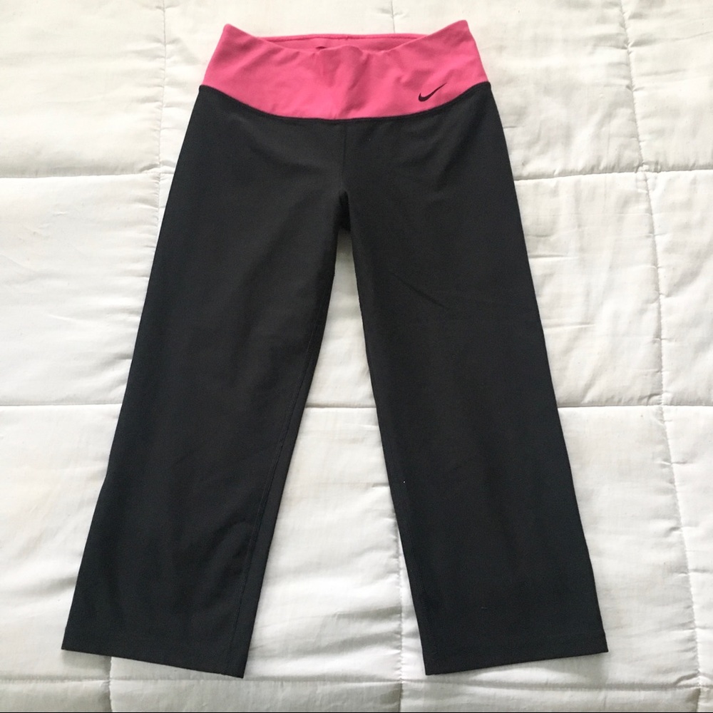 NIKE Dry Fit Capri Length Leggings